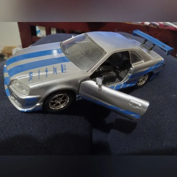 Jada Toys 1:32 scale Die-cast 2002 Nissan Skyline GT-R (R34) (F&F Brian's car) - Picture 2 of 8